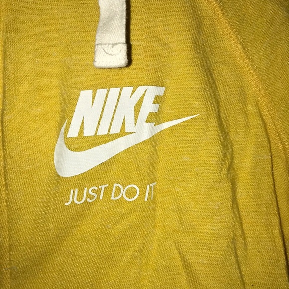 Light Nike zip up - Picture 2 of 2